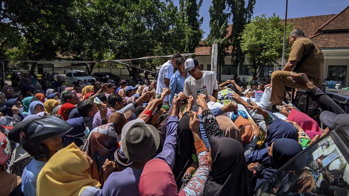Ribuan Warga Bojonegoro Serbu Beras Murah SPHP
