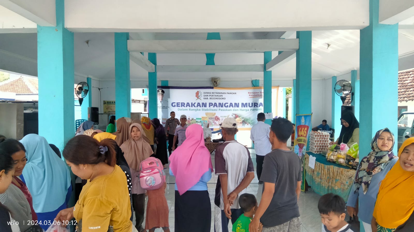 Warga dan Pemdes Sraturejo Sambut Gembira Pasar Murah