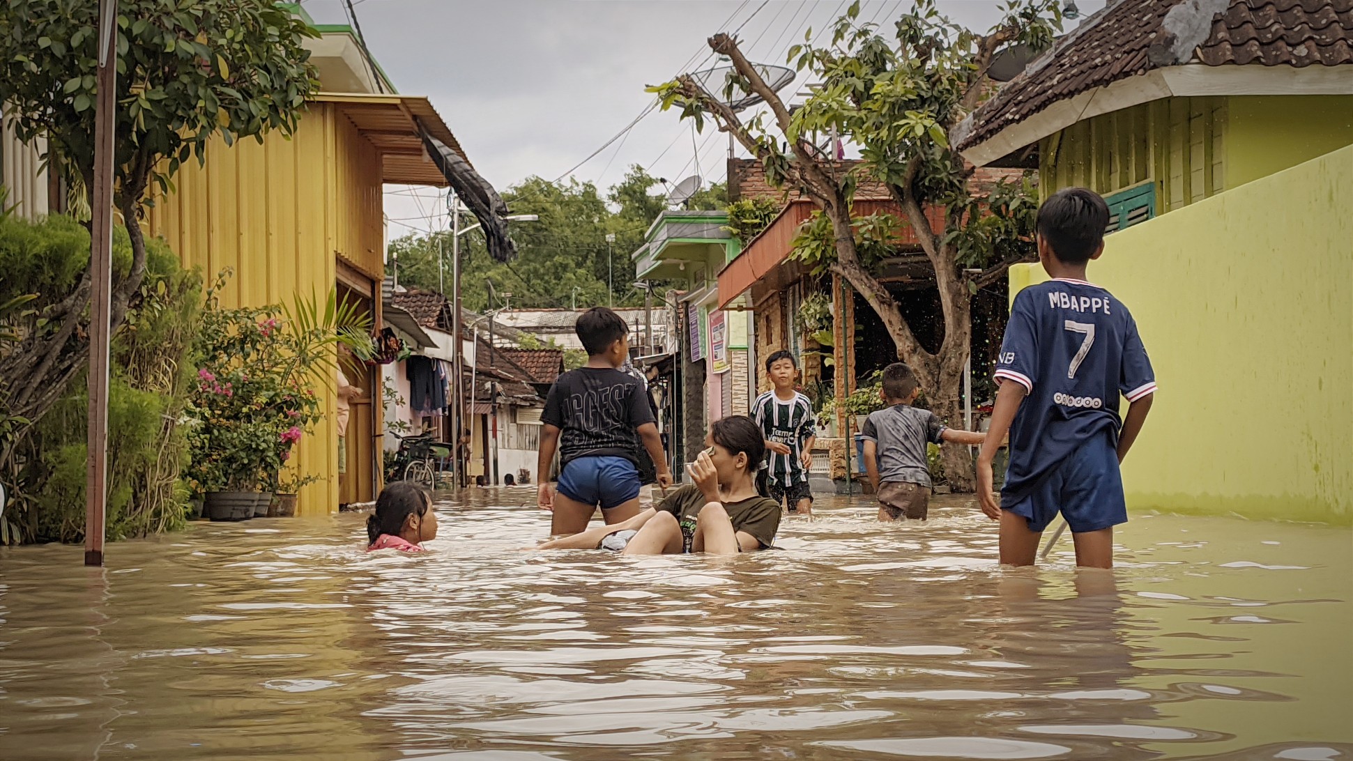 Suasana Banjir Luapan Sungai Bengawan Solo