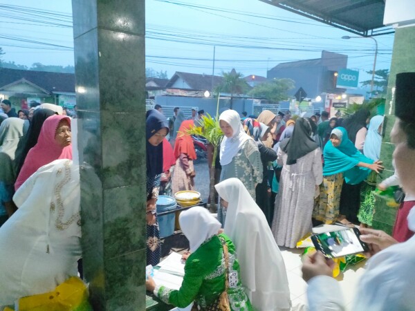 Tekan Bapokting TPID Lakukan Operasi Pasar Murah Ba'da Subuh