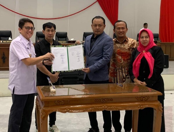 Hadiri Rapat Paripurna DPRD, Pj Bupati Bojonegoro Paparkan LKPJ Tahun 2023