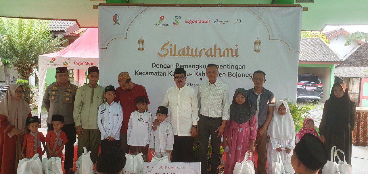 EMCL Serahkan Bantuan Pendidikan, Para Pekerja Lapangan Banyu Urip Santuni Yatim
