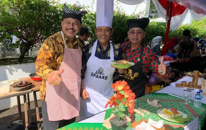 Kreasi Memasak Nasi Goreng Bapak-Bapak ASN Bojonegoro