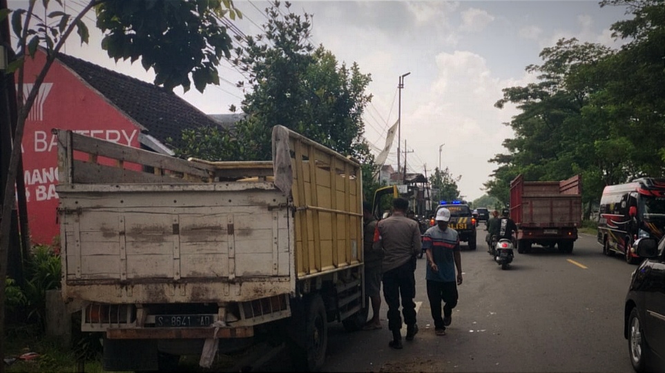 Dibonceng, Balita Meninggal Usai Tabrak Truk Parkir di Pinggir Jalan Raya Balen