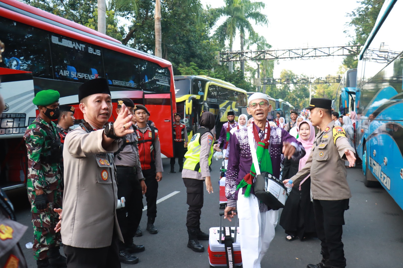 Ratusan Personel Polres Bojonegoro Diterjunkan Pengamanan CJH