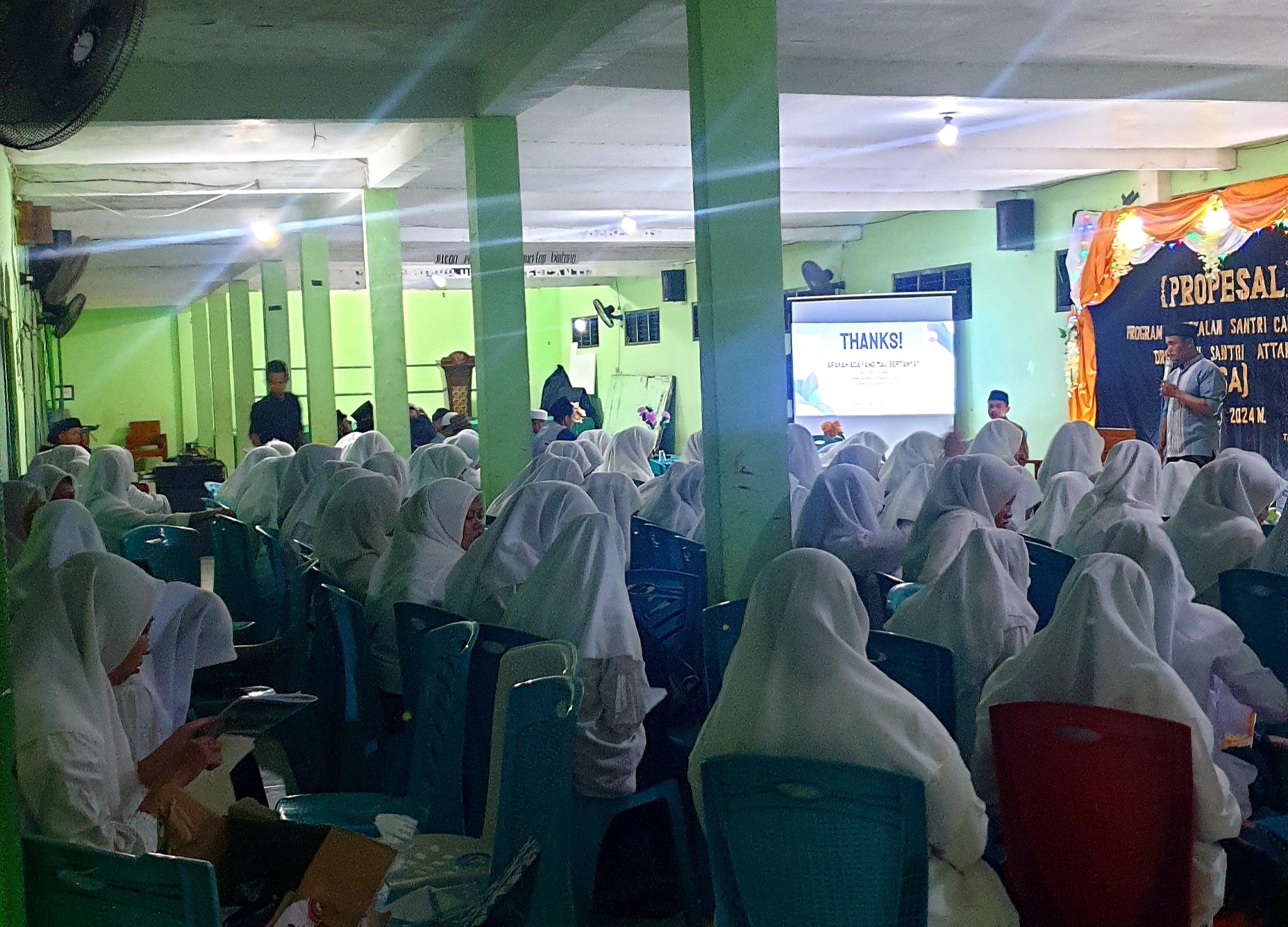 Bekali Wirausaha Calon Alumni Attanwir, Undang Owner D'Konco Cafe