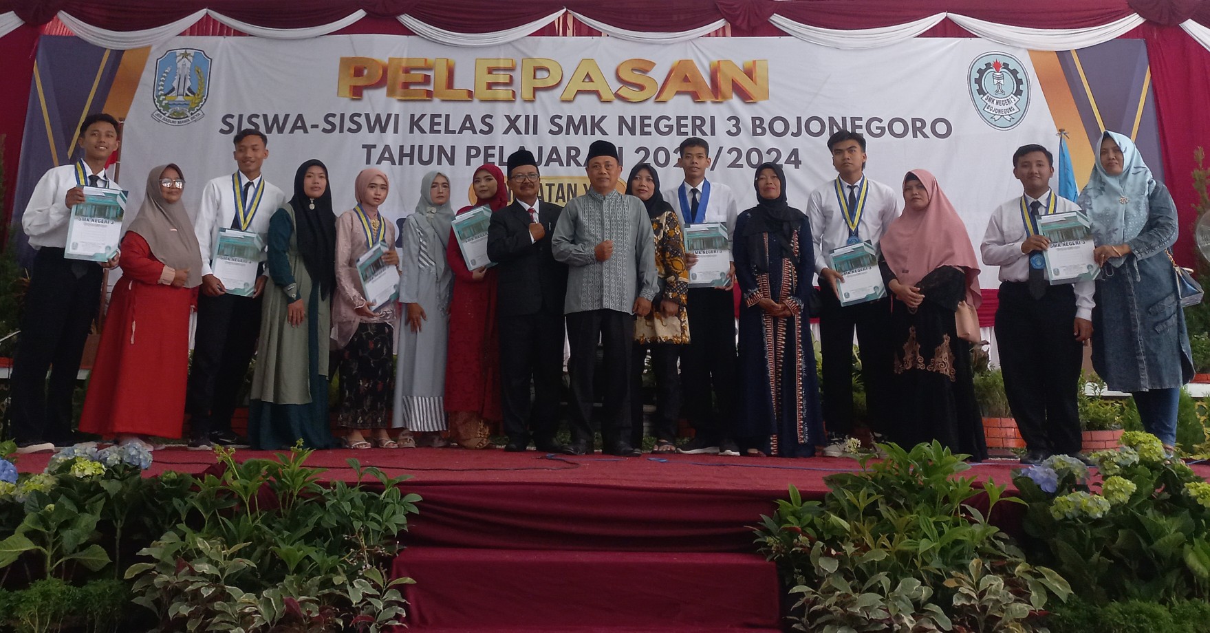 SMK N 3 Bojonegoro Lepas 390 Siswa, 42 Anak Sudah Bekerja