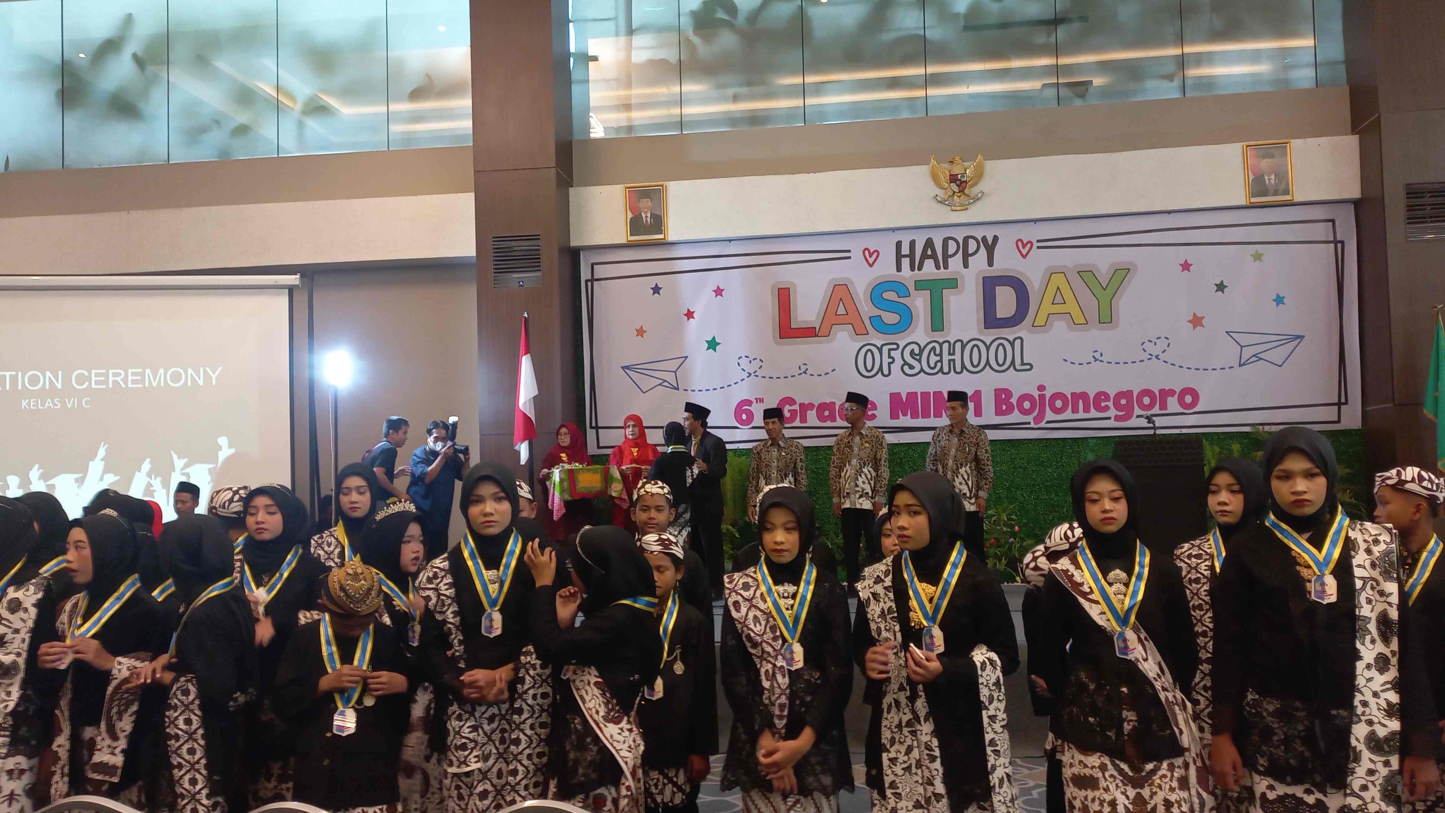Kenakan Pakaian Adat, MIN 1 Bojonegoro Lepas 159 Siswa