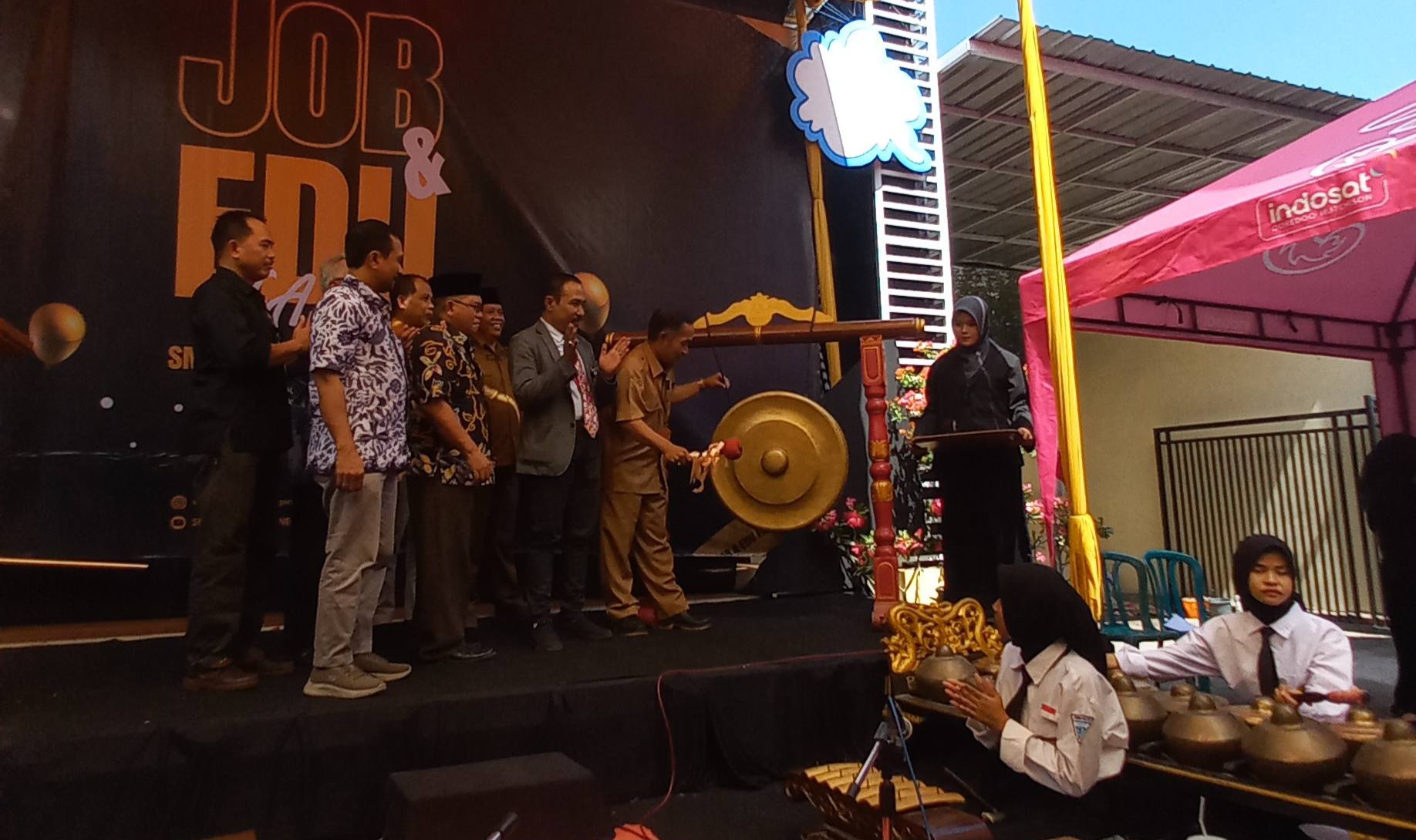 Puluhan DU DI dan UMKM Semarakkan Job and Edu Fair SMK Negeri 1 Bojonegoro