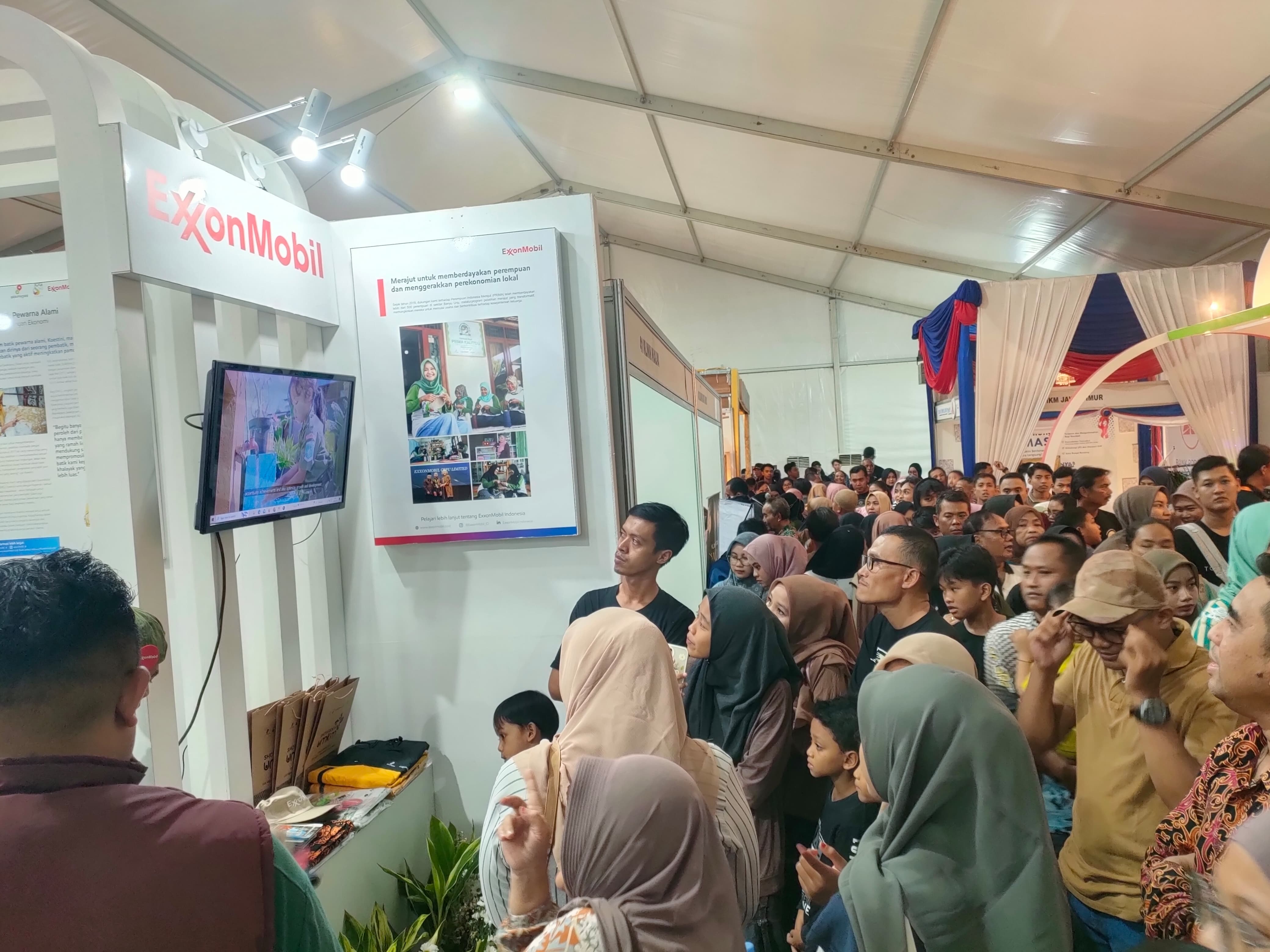 Perajin Batik Binaan EMCL Hadir di Pekan Batik Daerah, Omset Melonjak