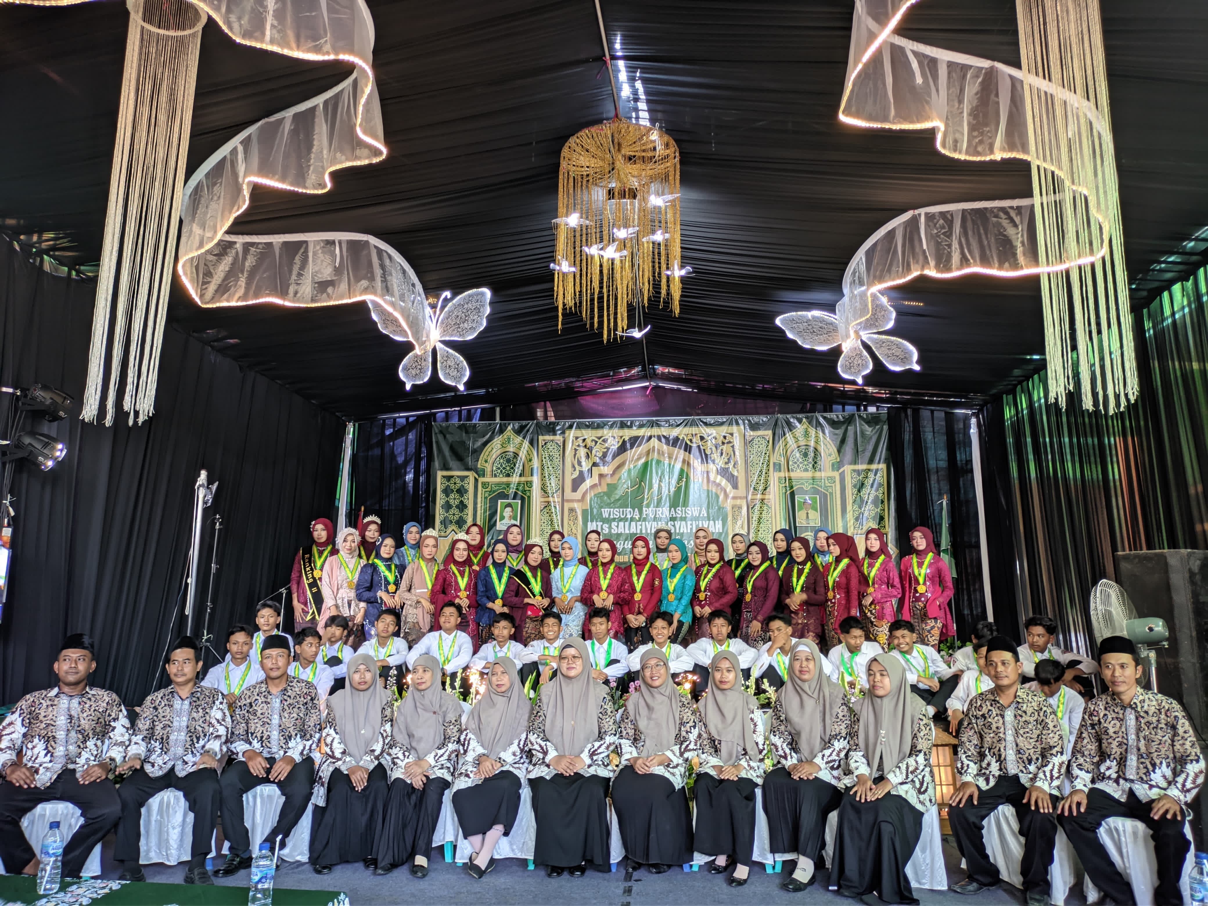 Sekolah Tertua di Sukosewu Sukses Gelar Wisuda Purnasiswa