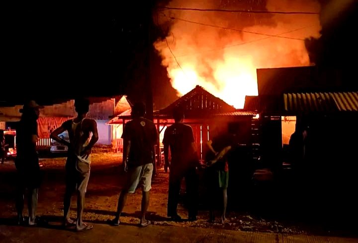 Si Jago Merah Amuk Warung Sate di Bojonegoro, Bangunan dan Motor Ludes Terbakar