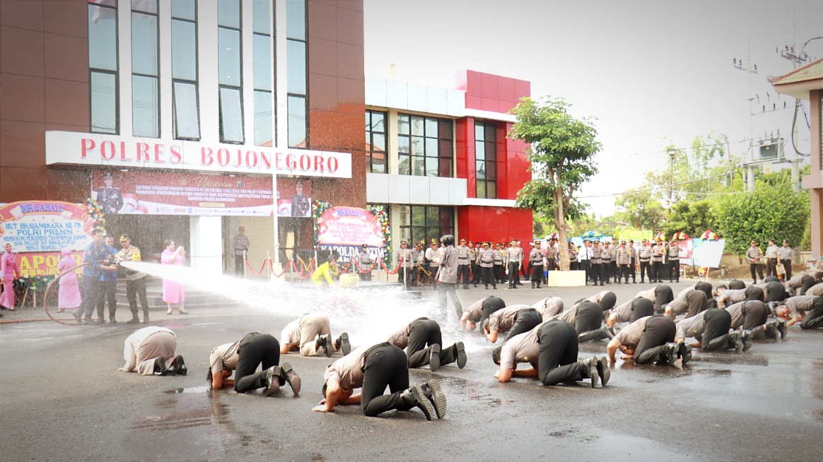 34 Pesonel Polres Bojonegoro Menyandang Pangkat Baru