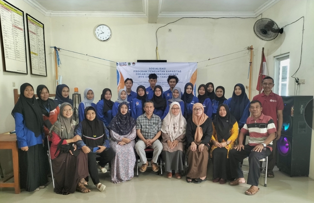 Lolos program PPK Ormawa HMP UEC IKIP PGRI Bojonegoro Lakukan Sosialisasi di Desa Sukoharjo