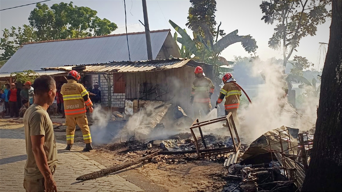BBM Tumpah Sebabkan Warung di Bojonegoro Ludes Terbakar