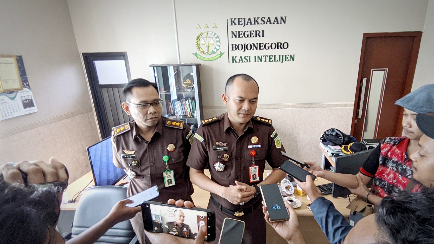 Kejari Bojonegoro Sita Dokumen Pengadaan Mobil Siaga dari 386 Desa