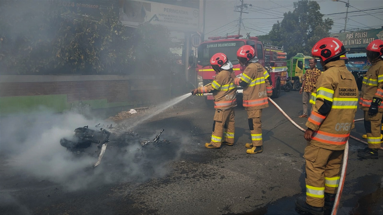 Keluar Percikan Api Saat Dikendarai, Honda PCX Ludes Terbakar