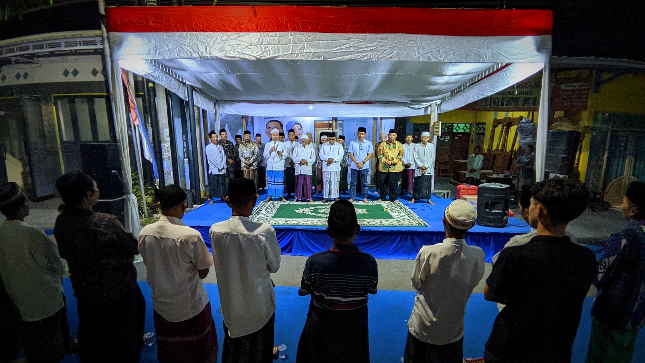 Masyarakat Sukorejo, Bojonegoro Gelar Doa Bersama untuk Wahono-Nurul