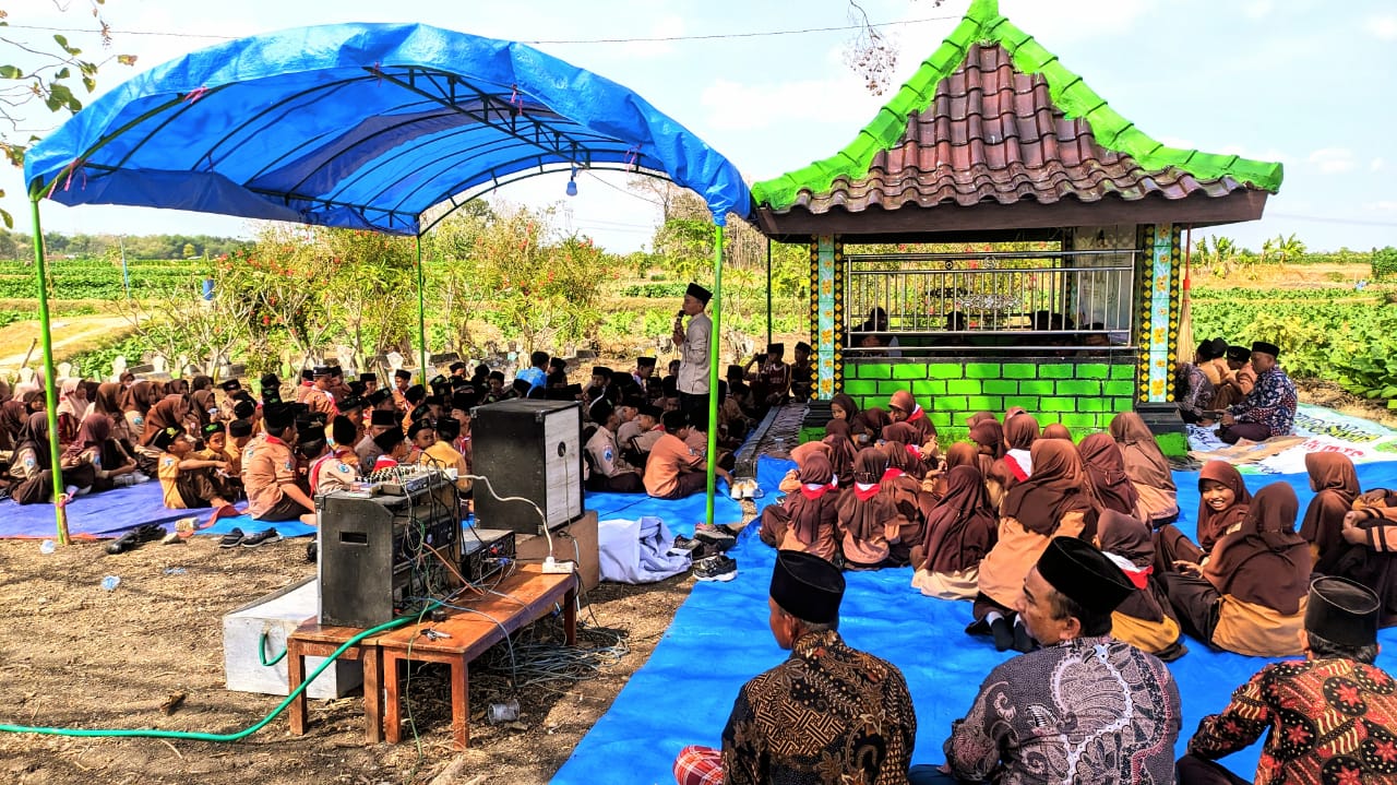 Haul ke-5 Almaghfurlah K. Afdhoni, Ajak Siswa Jaga Tradisi dan Edukasi UMKM