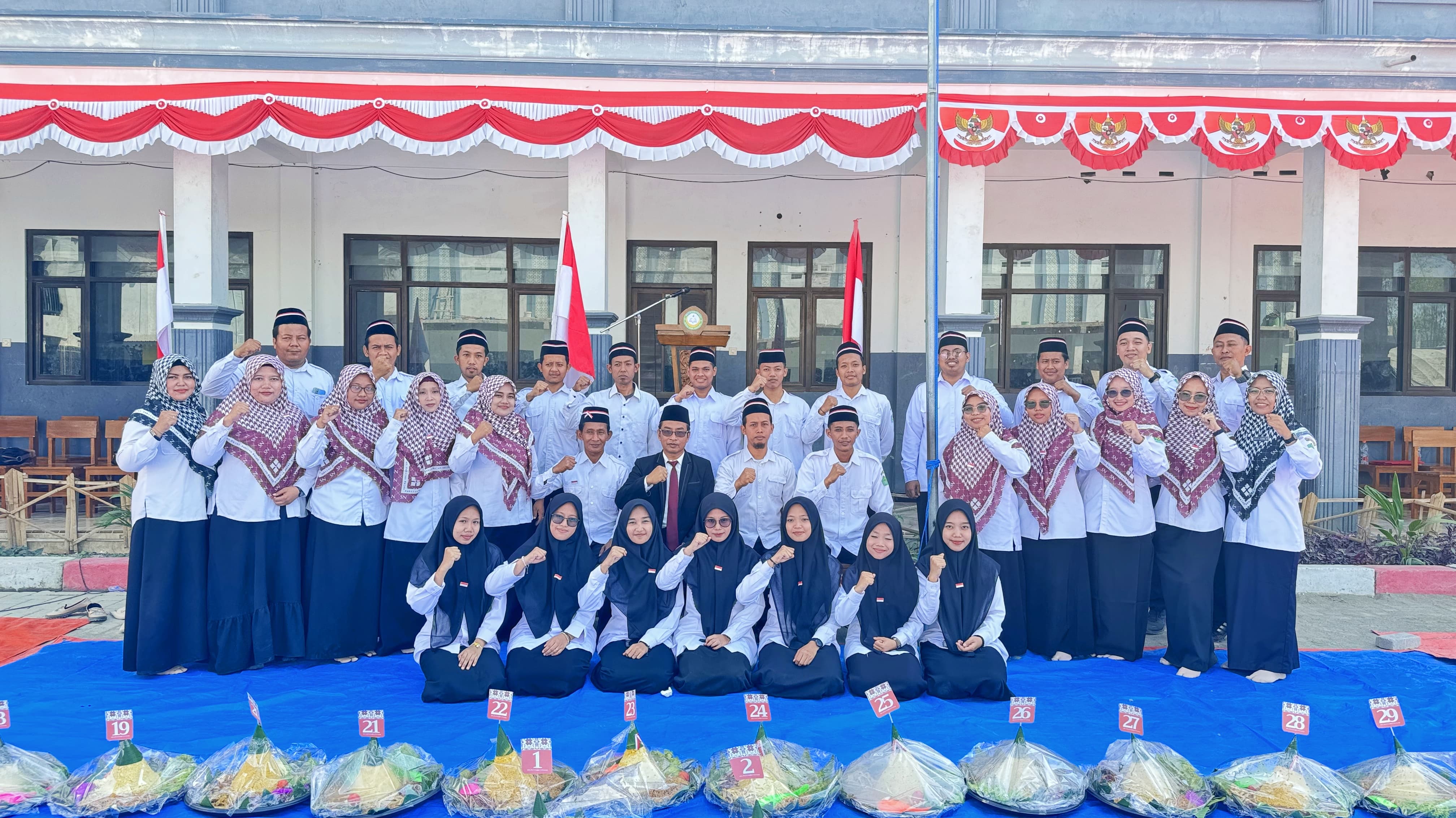 Woww...! Syukuran 79 Tumpeng di MTs Plus Sabilunnajah