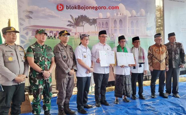 Mensesneg RI Prof Pratikno Saksikan MoU Ponpes Attanwir dan PTPN