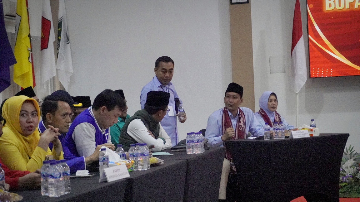 Diantar 14 Parpol dan Ribuan Relawan, Wahono-Nurul Daftar ke KPU