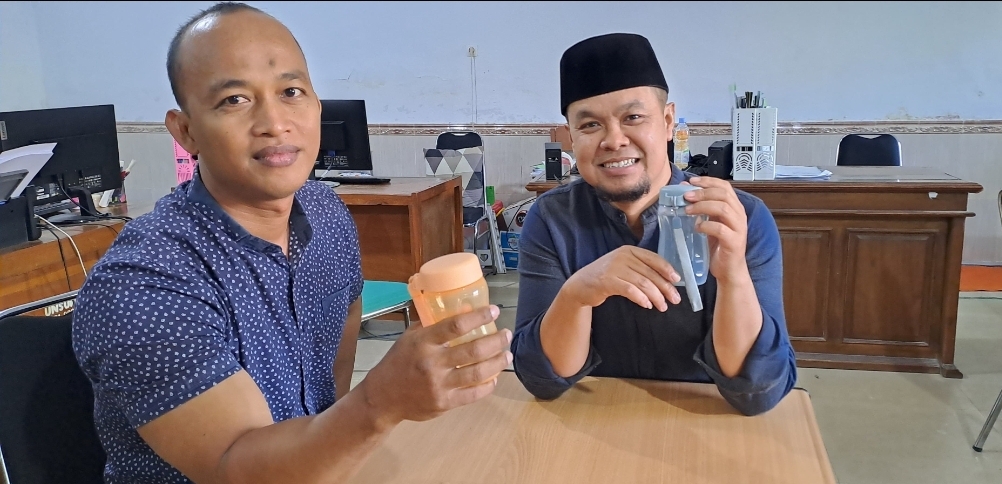 Ikut Kurangi Sampah Plastik, Dosen Prodi PAI Diberi Tumbler