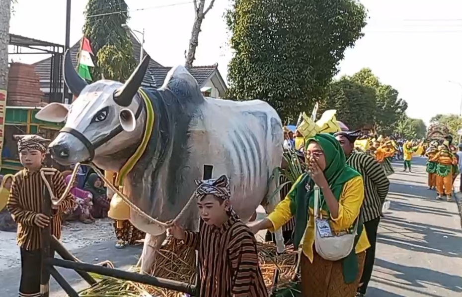 Pawai Budaya Pelajar, SDN Bandungrejo II Angkat Tradisi Gumbrengan