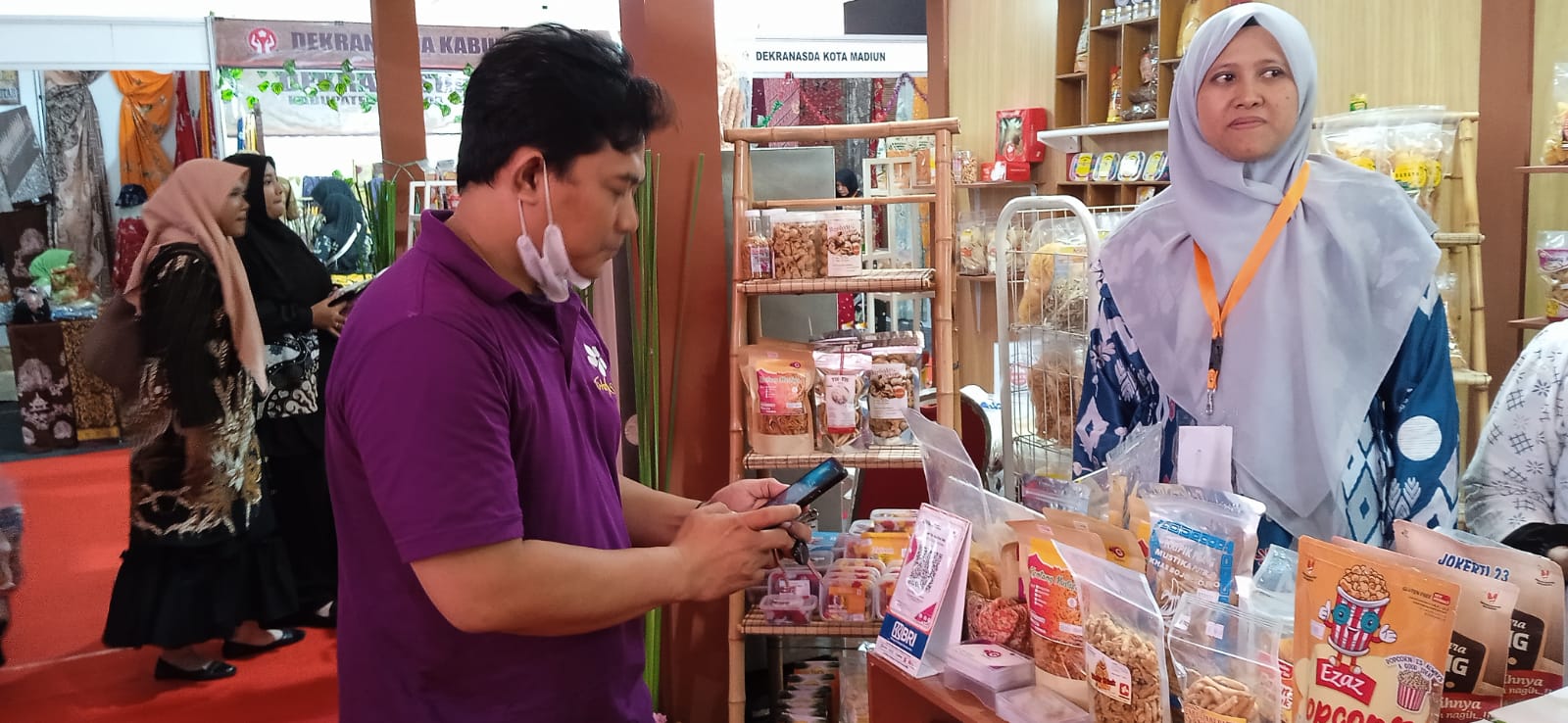 Pelaku Usaha Bakeri Hingga Jajanan Terbantu Berkat QRIS BRI dan Aplikasi BRIMO