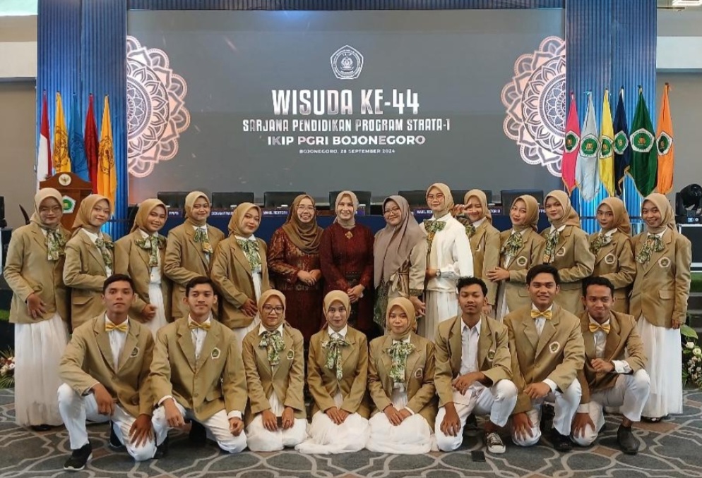 Gita Praja Swara Dwipa Membahana di Acara Wisuda Ke 44 IKIP PGRI Bojonegoro