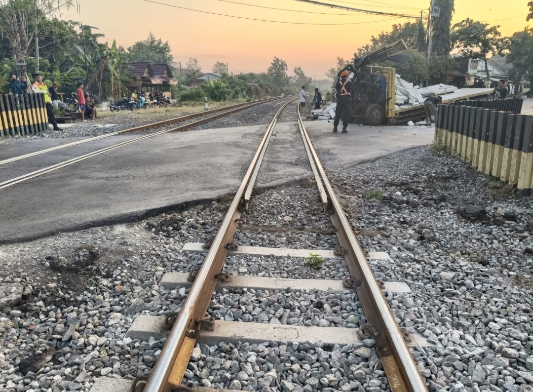 KA Argo Bromo Anggrek Tertemper Truk Yang Terobos Pintu Perlintasan, KAI Akan Lakukan Upaya Proses Hukum