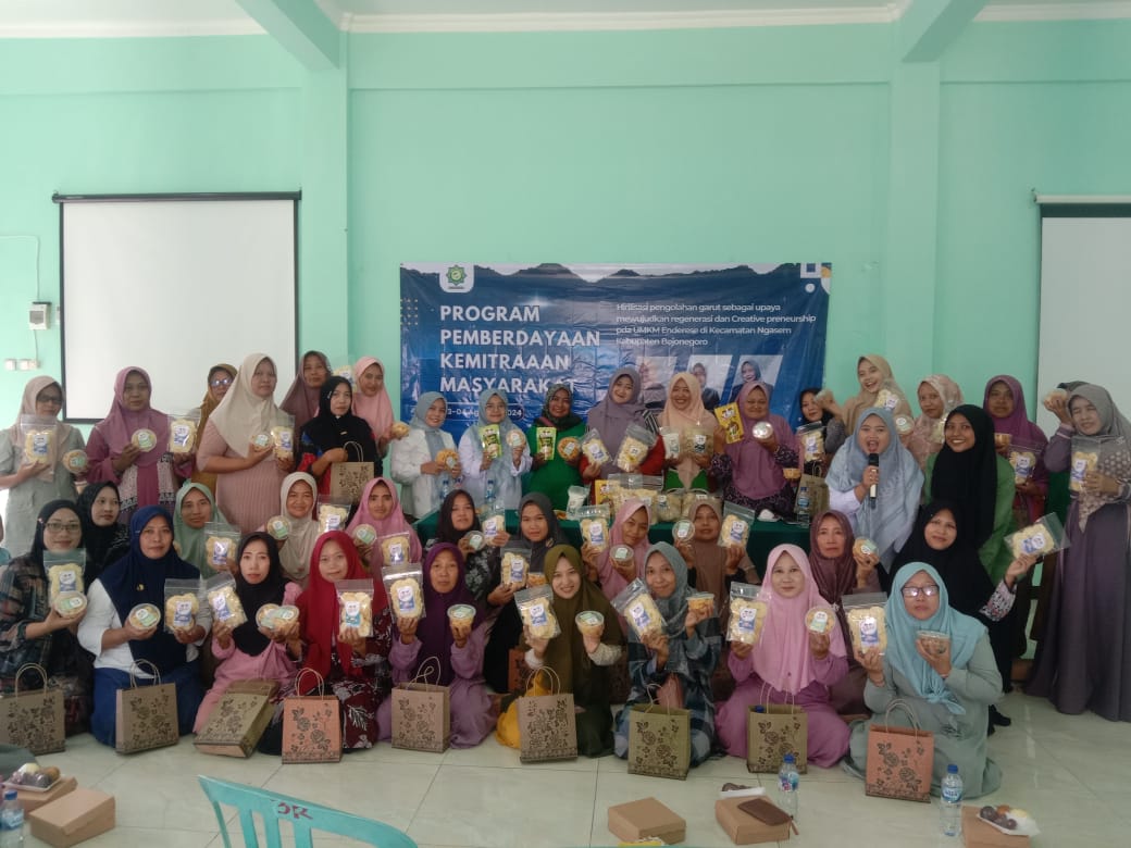 Tim PKM Dosen dan Mahasiswa UNUGIRI Berikan Pelatihan Pengelolaan Garut pada Masyarakat