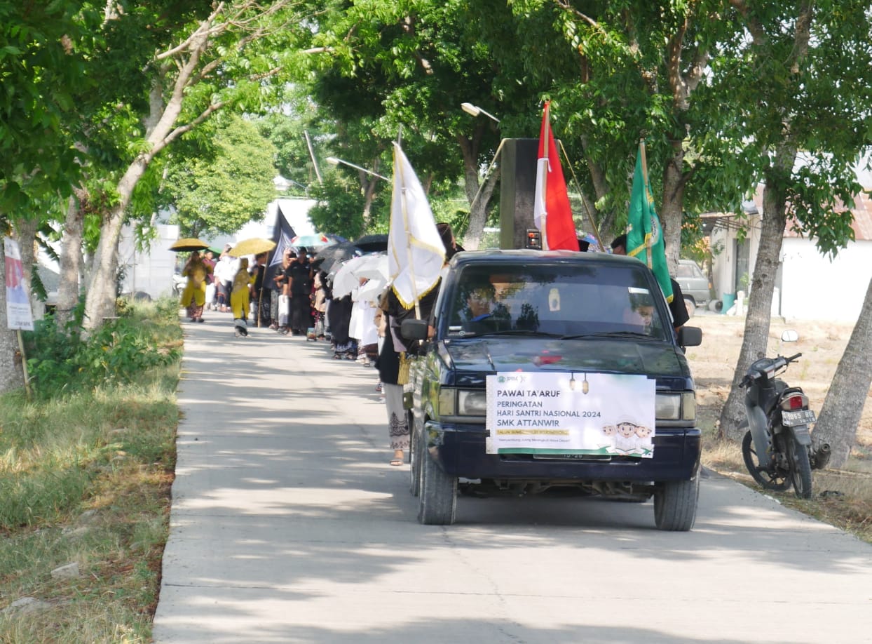 Meriahnya Pawai Payung SMK ATTANWIR