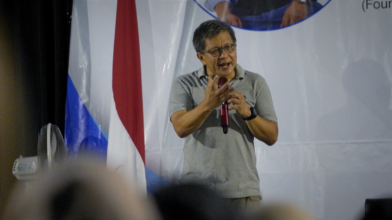 Rocky Gerung Beri Kuliah Umum Filsafat Kebangsaan di IKIP PGRI Bojonegoro