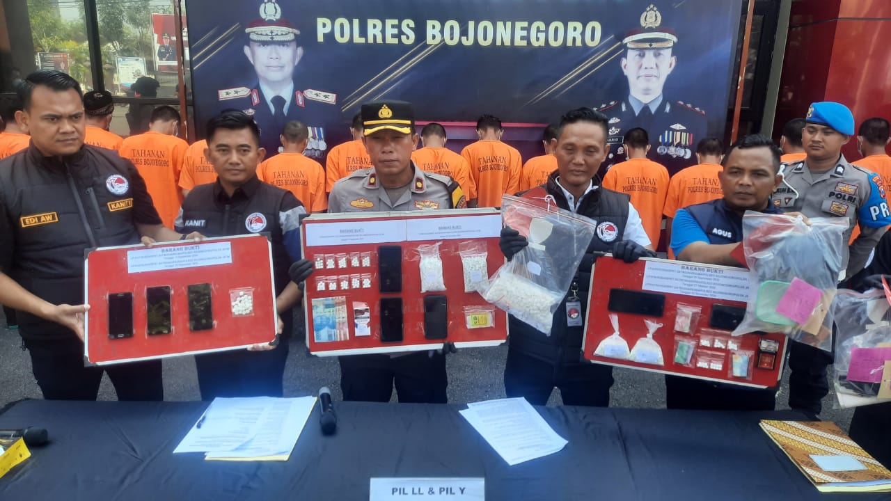 Polisi Ringkus 13 Pengedar Narkoba dan Obat Terlarang di Bojonegoro