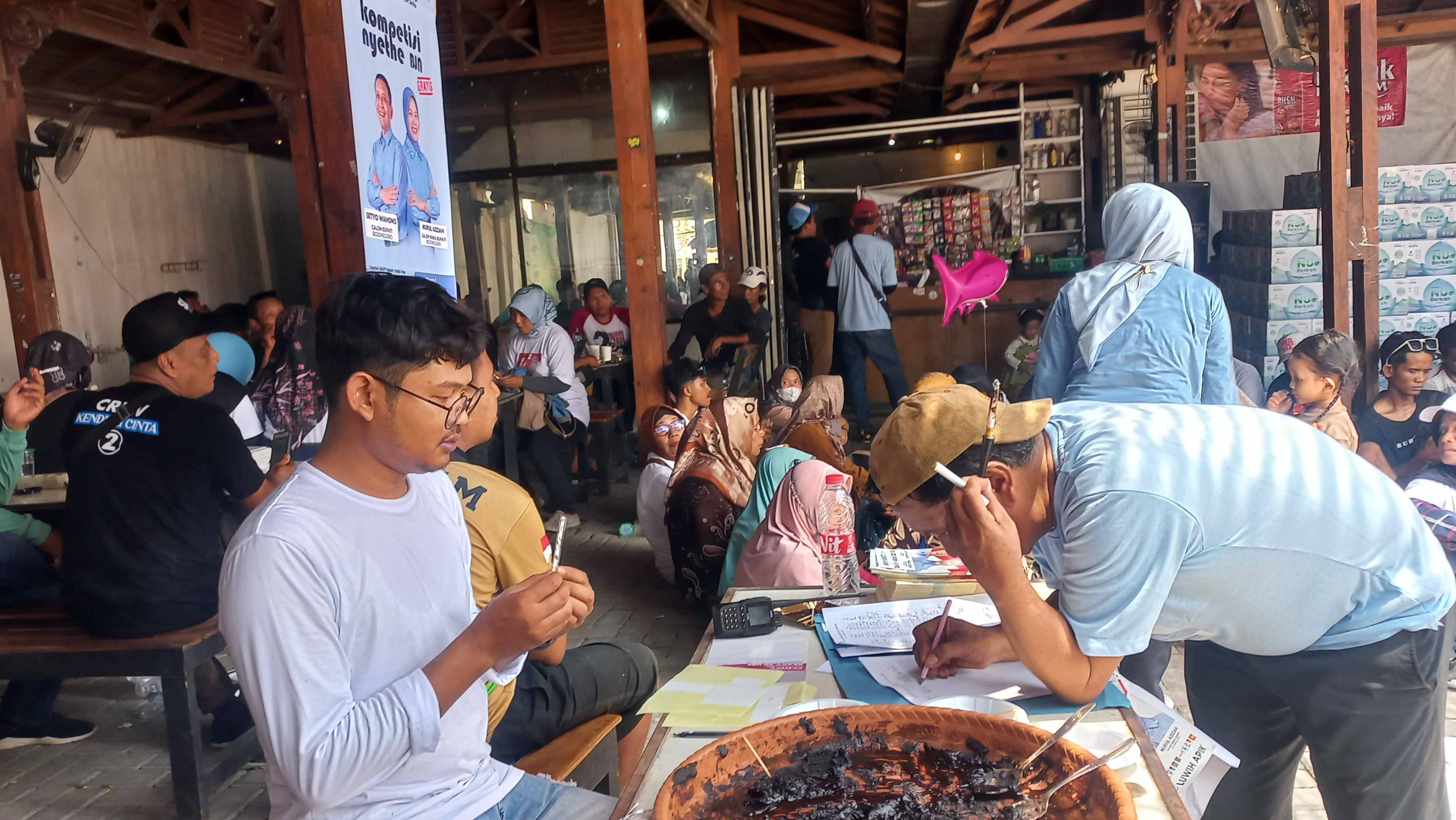 Menilik Pasukan Kopi Rakyat Jelita Pada Kompetisi Nyethe Rokok Kenduri Cinta 2 Wahono-Nurul
