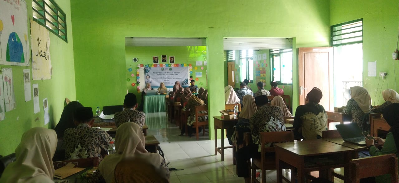 Bekali KKG MI Malo, Dosen Unugiri Berikan Pendampingan Pembuatan E-Modul dan Formative Assessment Tools