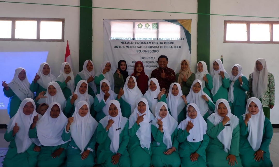 Dosen Unugiri Berdayakan Fatayat NU Jelu Melalui Usaha Mikro Membuat Mahar