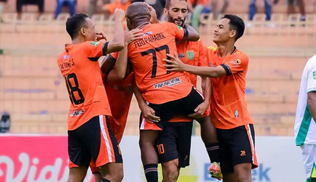 Menggila, Persibo Lumat Persewar 3-0