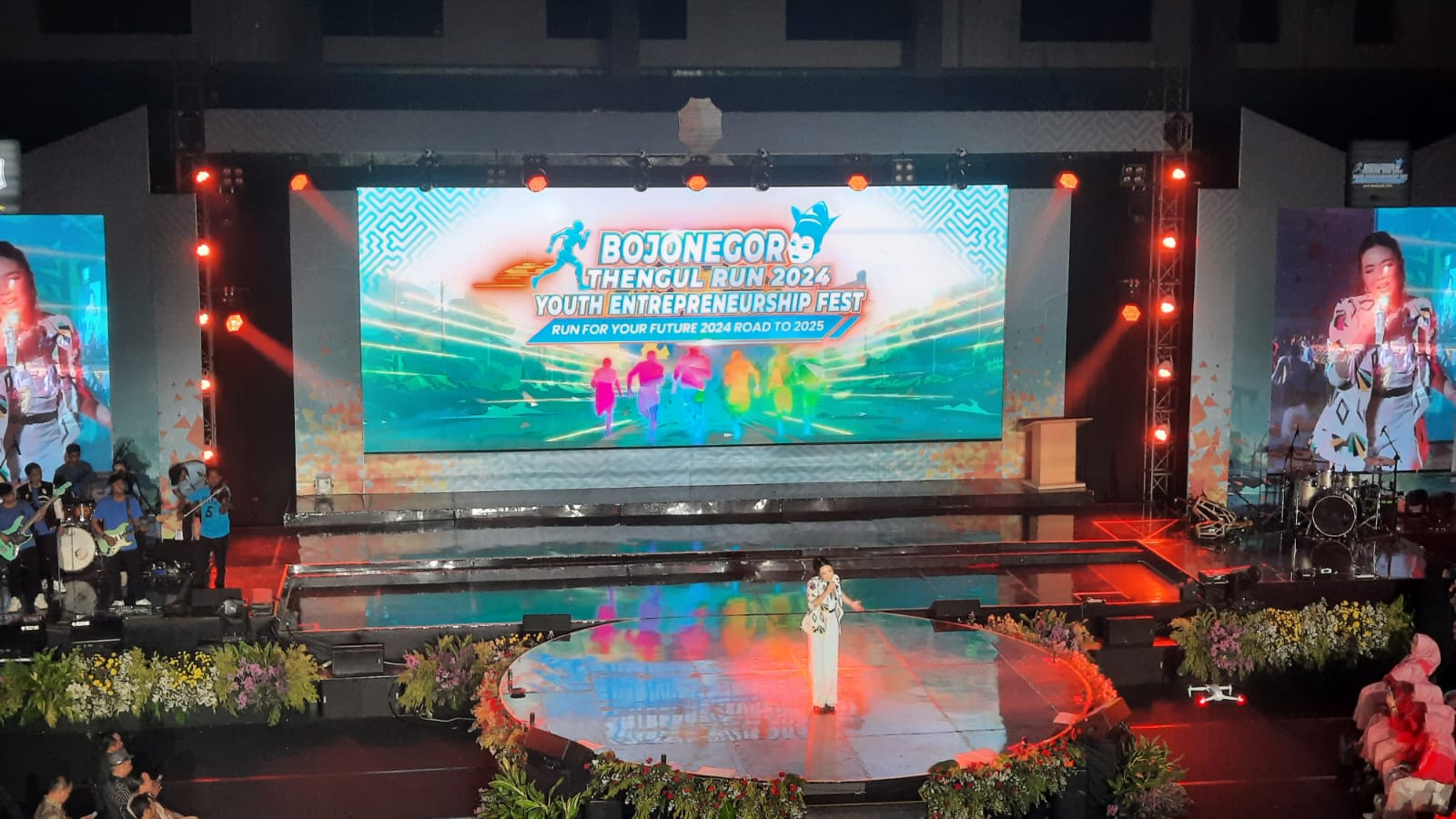 Gisel dan Budi Doremi Hibur Penonton di GOR Utama Bojonegoro