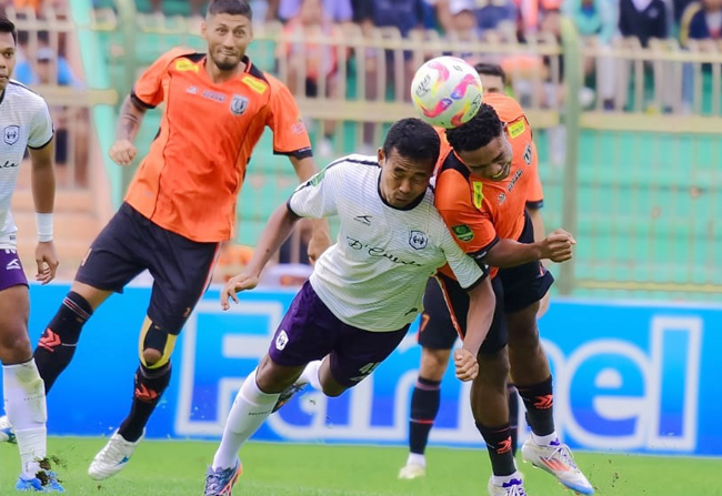 Cetak Gol, Osas Saha Lolos Hadangan