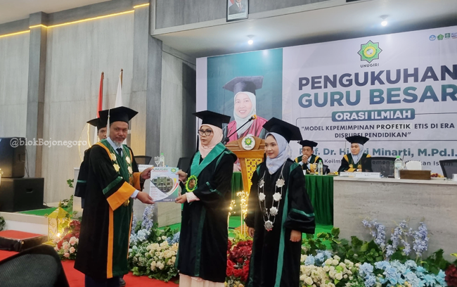 Rektor UNUGIRI Kukuhkan Prof Minarti Jadi Guru Besar