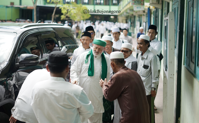 Syaikh Fadhil Hadir di Ponpes Attanwir