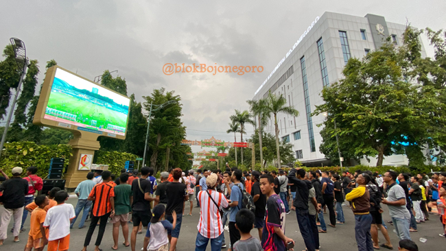 Persibo ke 8 Besar, Supporter Pesta di Alun-alun Bojonegoro