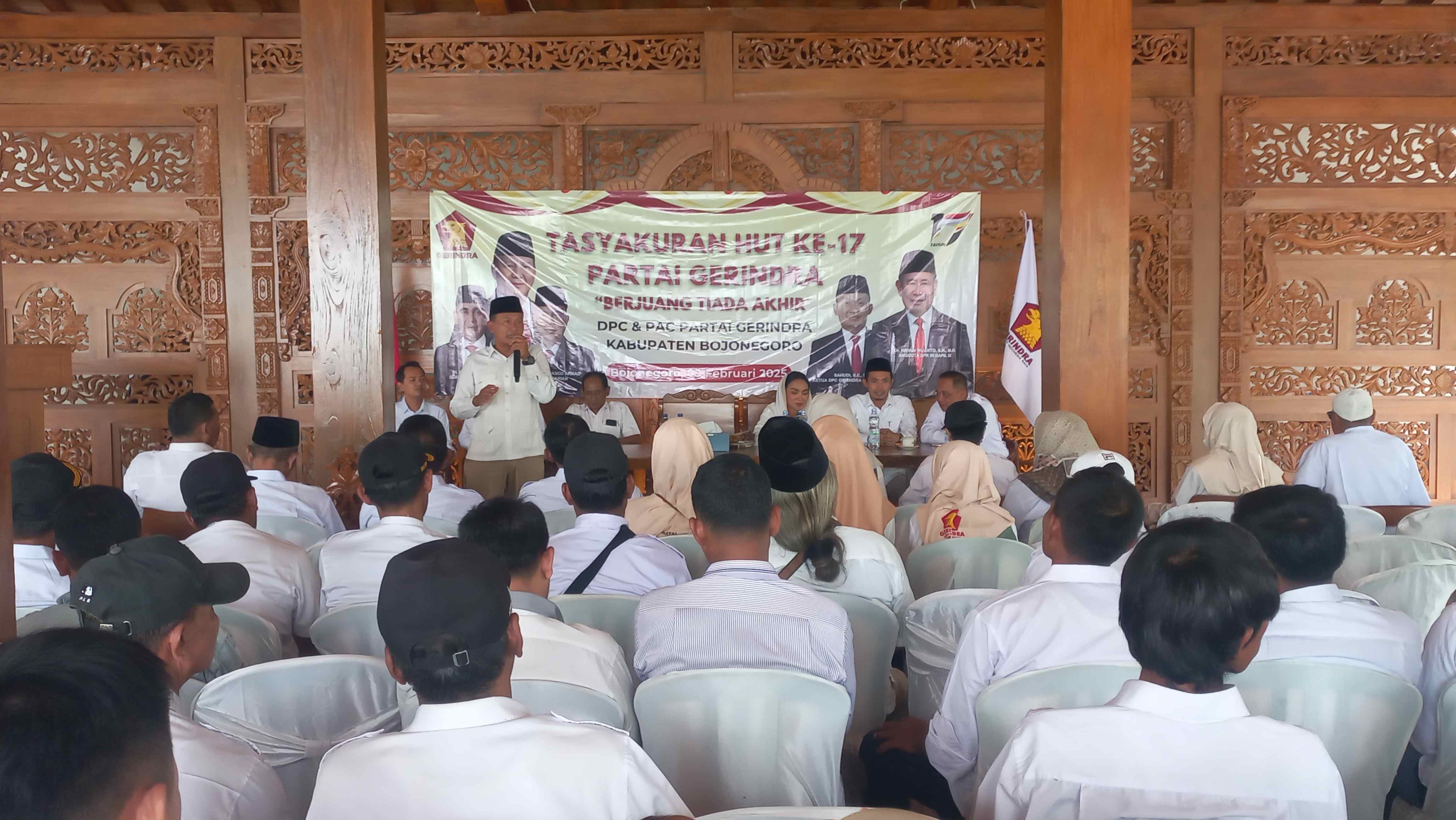 Tasyakuran HUT ke-17, DPC Gerindra Bojonegoro Santuni Anak Yatim Hingga Bagikan Seragam Baru