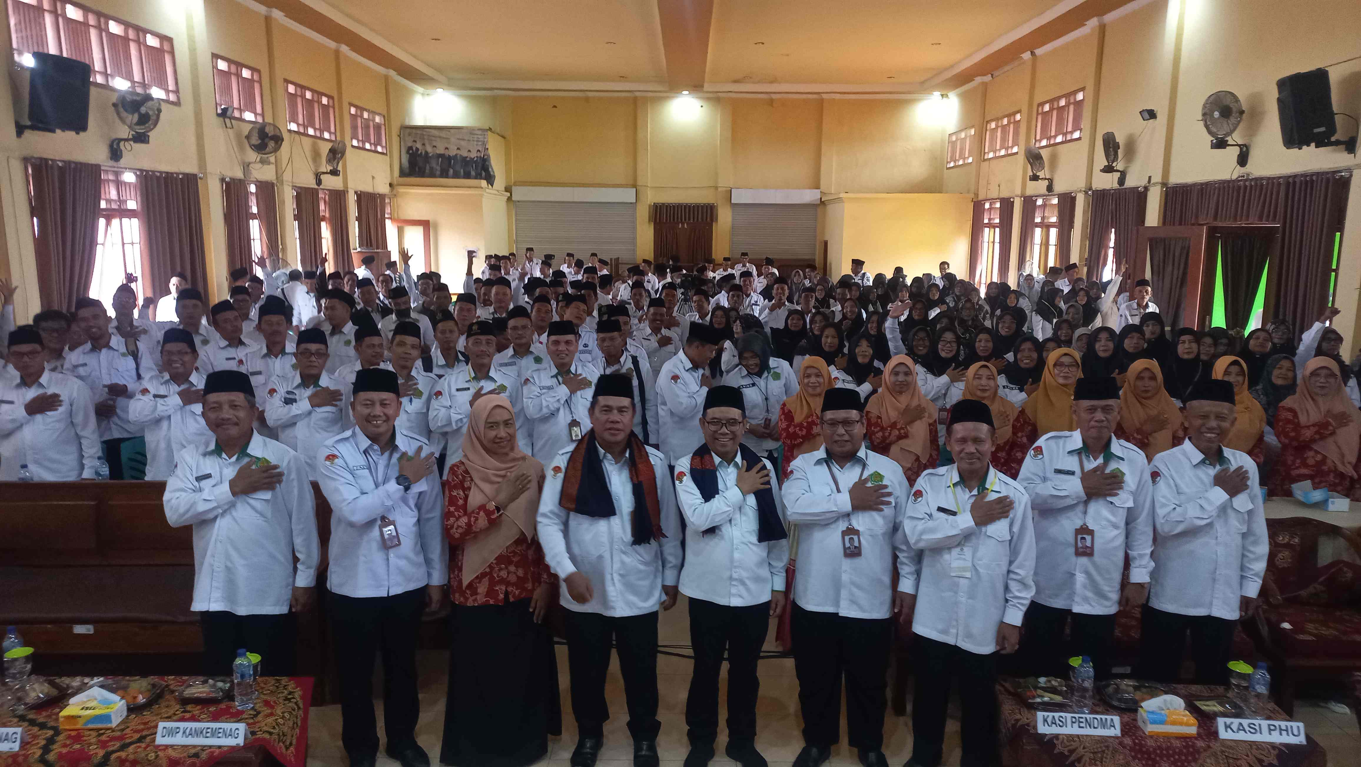 Kunjungi Kantor Kemenag Bojonegoro, Kakanwil Kemenag Jatim Beri Pembinaan ASN