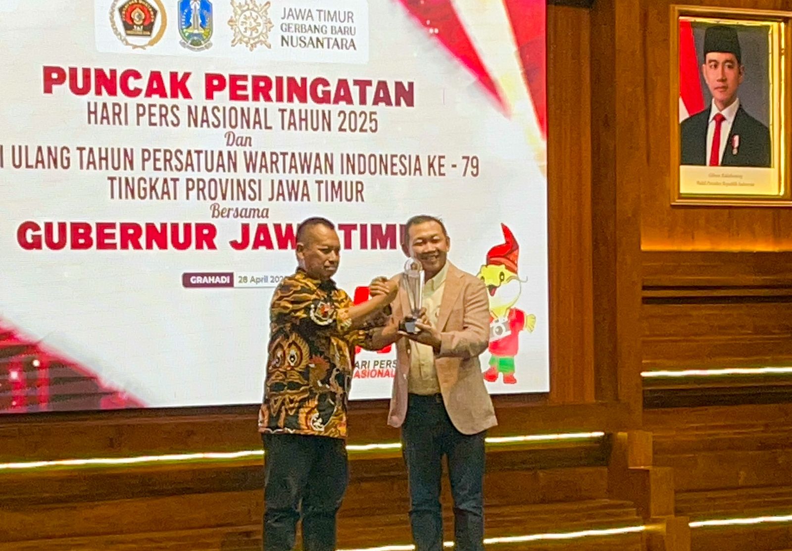 Pemred Beritajatim.com Dwi Eko Lokononto, Tokoh Pers Jatim Tahun Ini