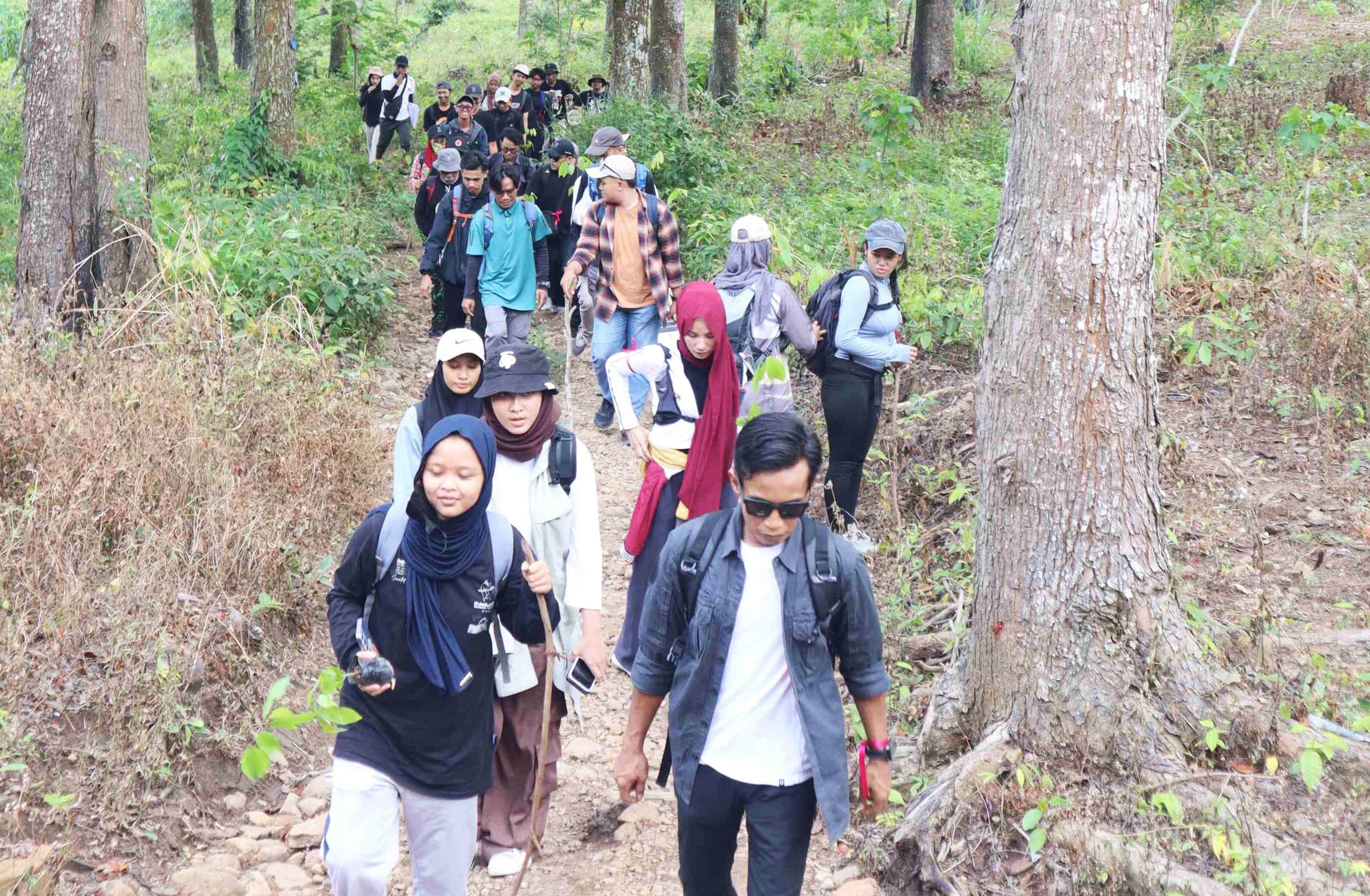 Menapak Jalur Baru Gunung Pandan via Banyu Kuning: Potensi Wisata Tersembunyi di Selatan Bojonegoro