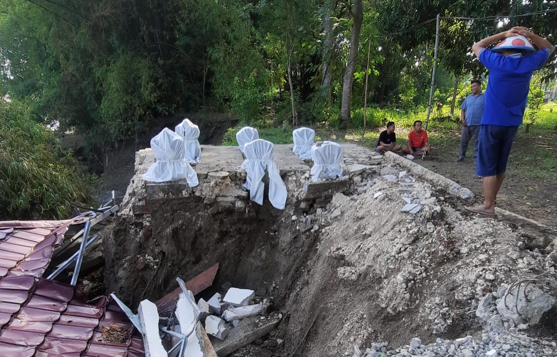 Makam Raden Citro Yudho Tetap Utuh, Meski Bangunan dan Tanah Longsor