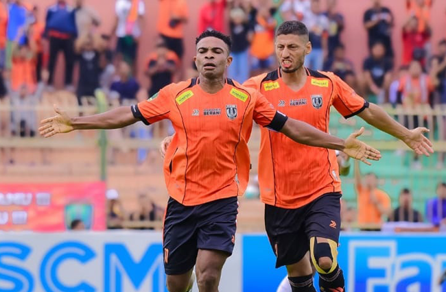 Gila...! Osas Saha Hatrick, Barata 2 Gol